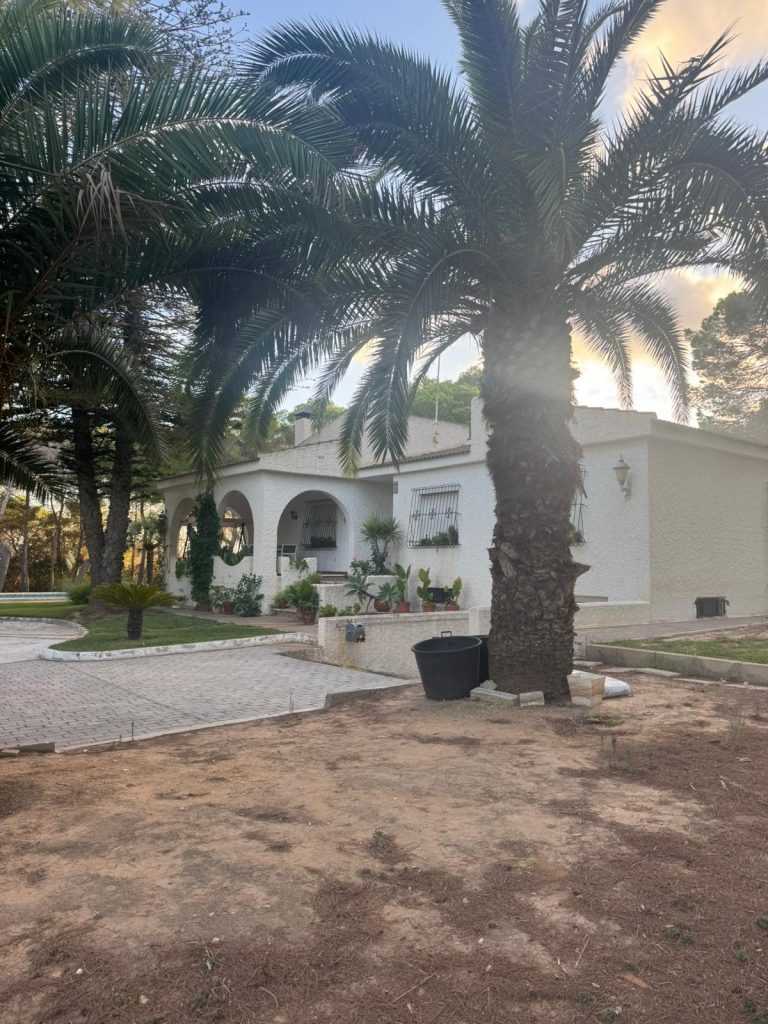 Private finca with sea views and Mediterranean character