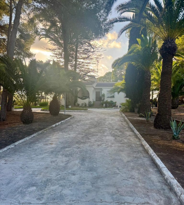 Private finca with sea views and Mediterranean character